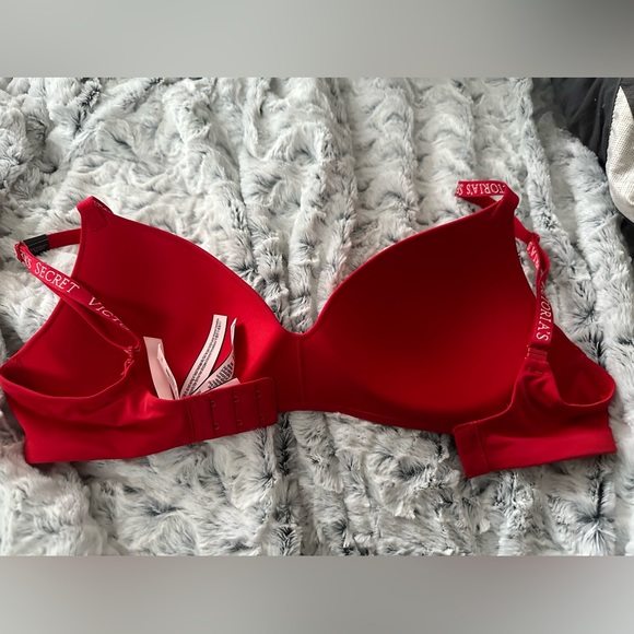Victoria’s Secret Bra - Picture 2 of 2